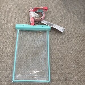 NEW. Vera Bradley Waterproof Phone Pouch with Lanyard. Rain Forest Lily Coral.